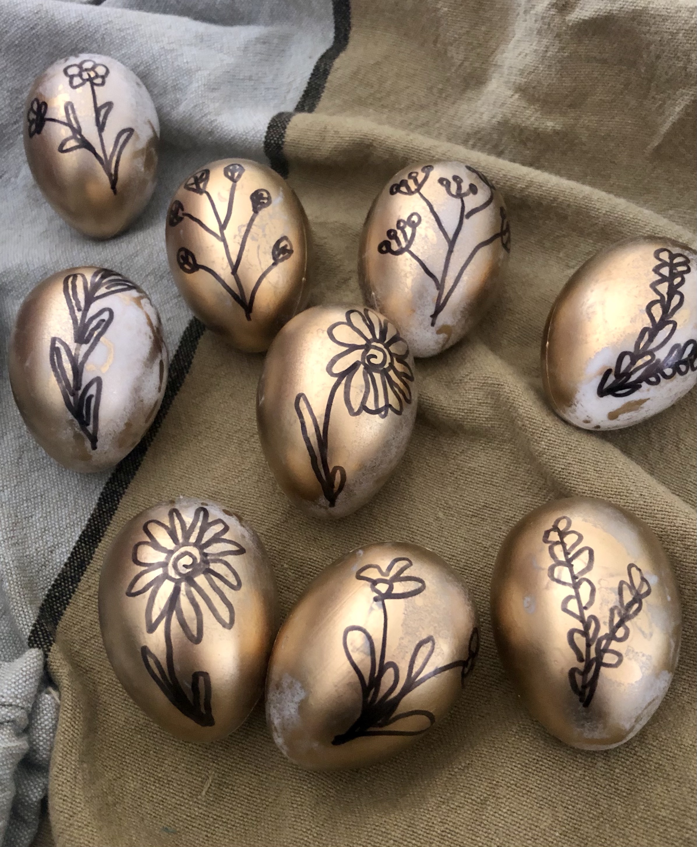 Osterkarte 'Frohe Ostern' Goldglänzend Mit Umschlag - Motiv Henne Mit Eiern, 12x17,5 Cm, Aus Frankreich